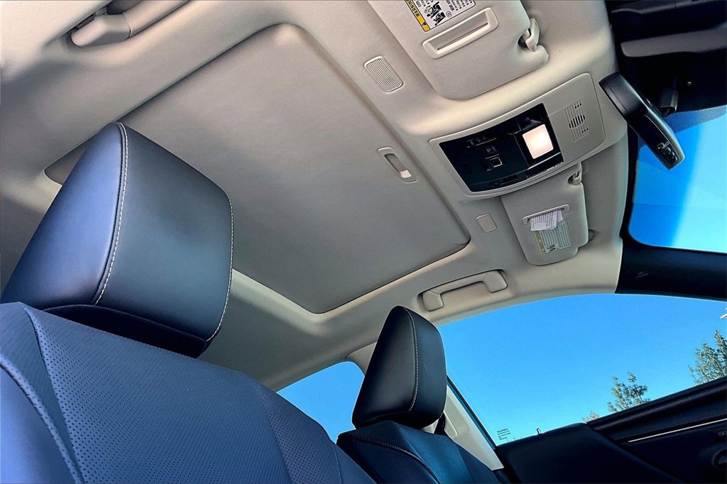 Used 2022 Lexus ES 300h w/ Premium Package image 23