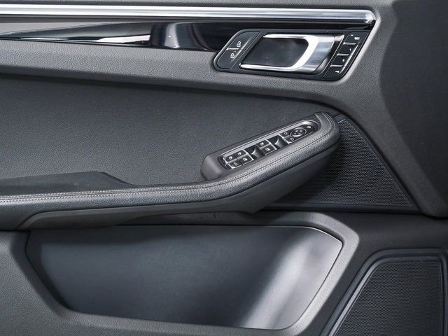 Certified 2023 Porsche Macan AWD image 6