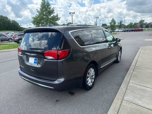 Used 2019 Chrysler Pacifica Touring-L FWD image 4