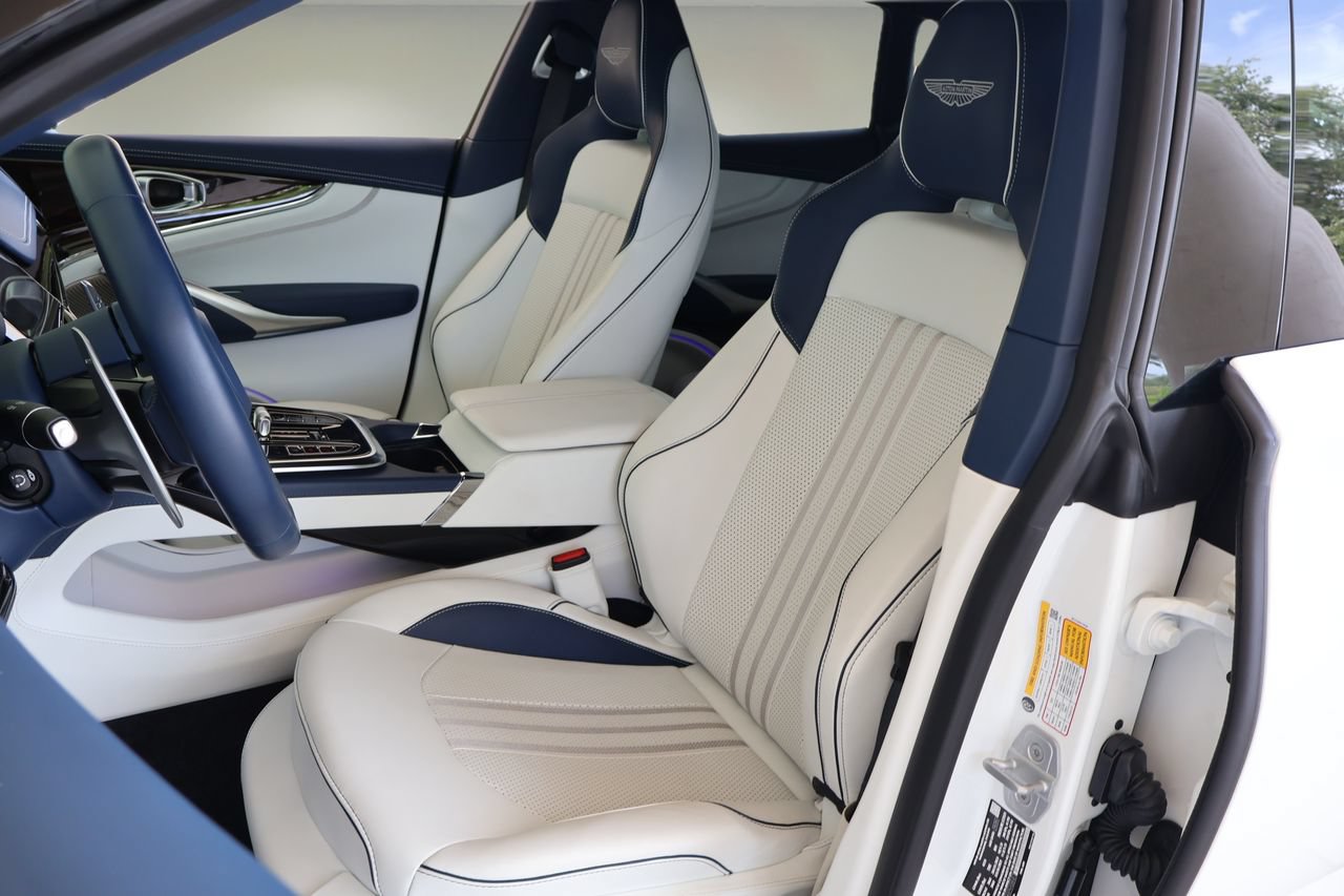 Used 2025 Aston Martin DBX 707 AWD/4WD image 11