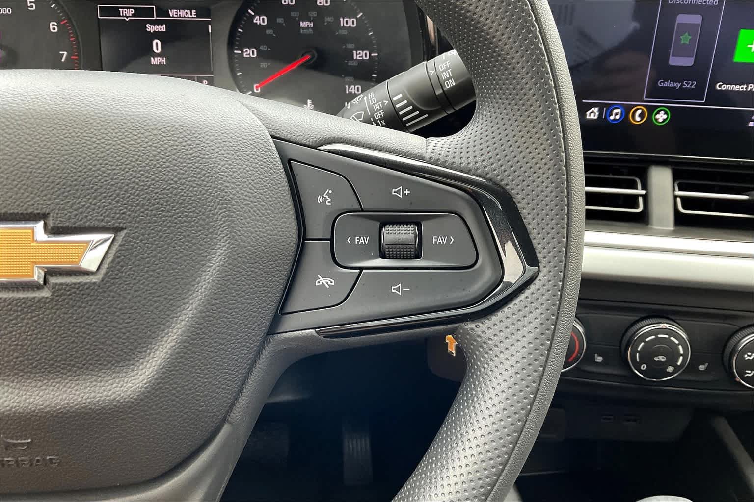 Used 2024 Chevrolet Trax LS w/ LS Convenience Package FWD image 24
