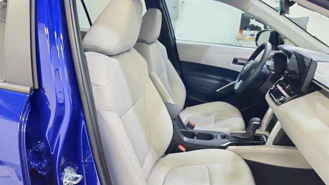 Used 2025 Toyota Corolla Cross LE FWD image 23