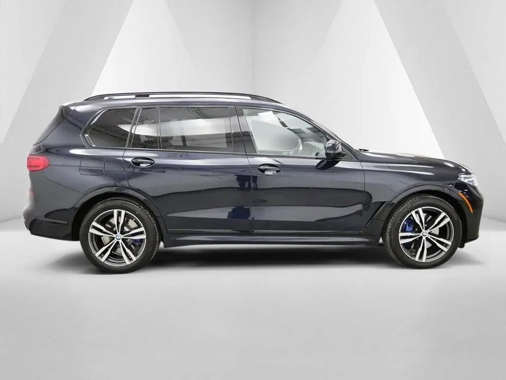 Used 2022 BMW X7 M50i image 8