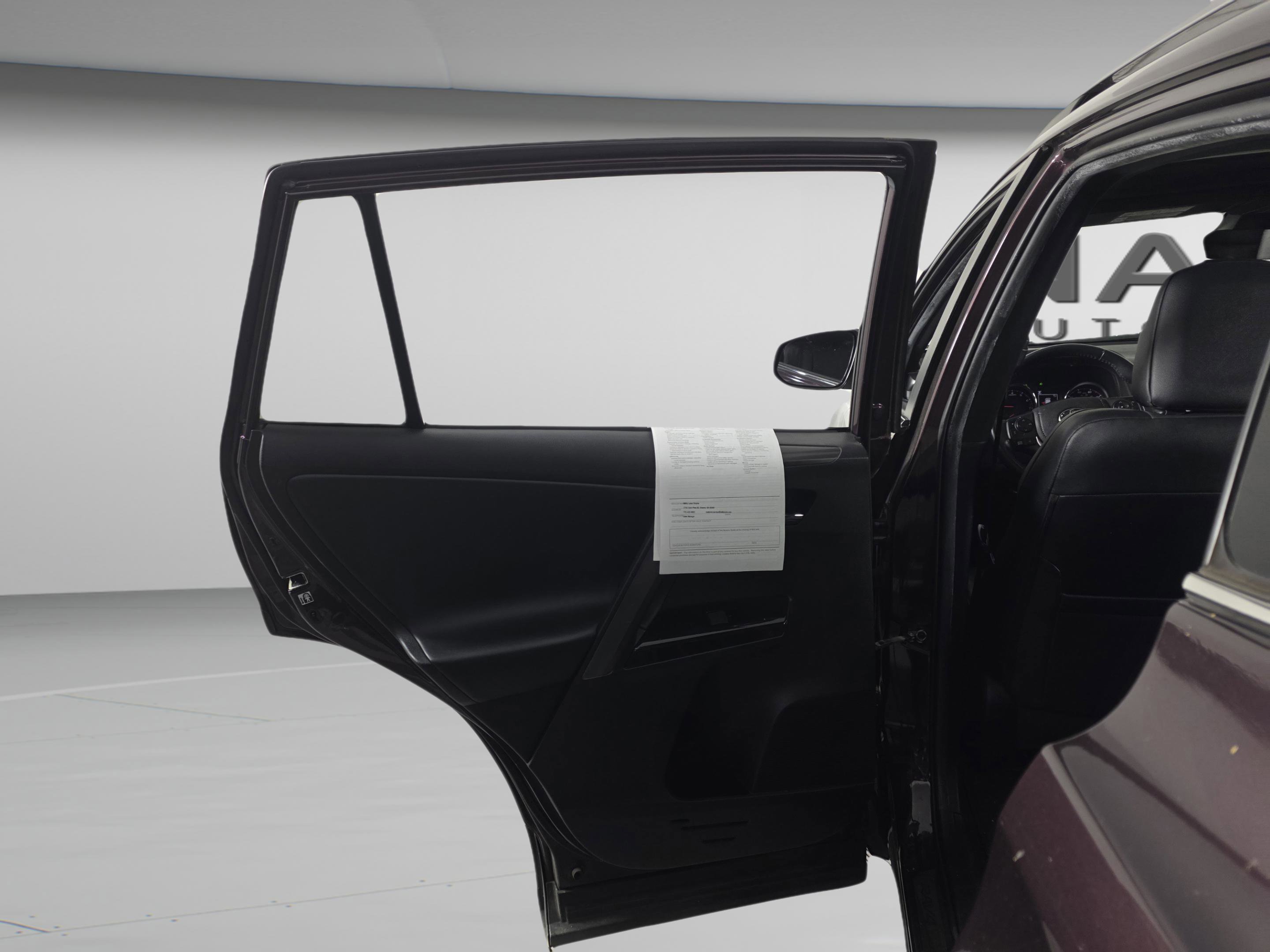 Used 2018 Toyota RAV4 SE image 26