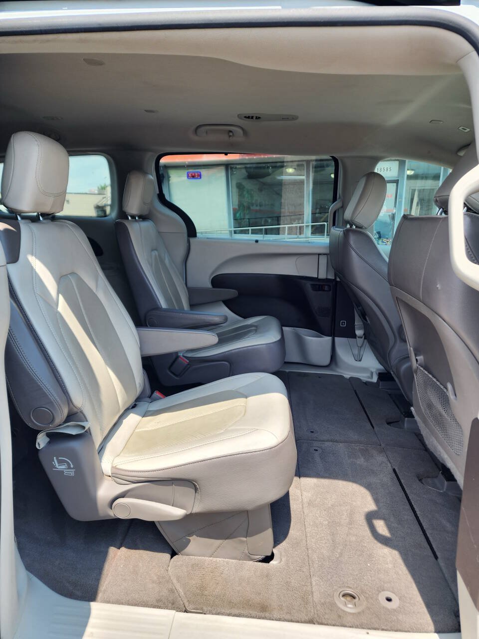 Used 2019 Chrysler Pacifica Touring-L FWD image 21
