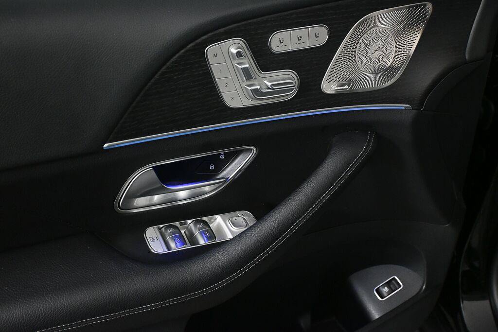 Used 2025 Mercedes-Benz GLS 580 4MATIC image 8