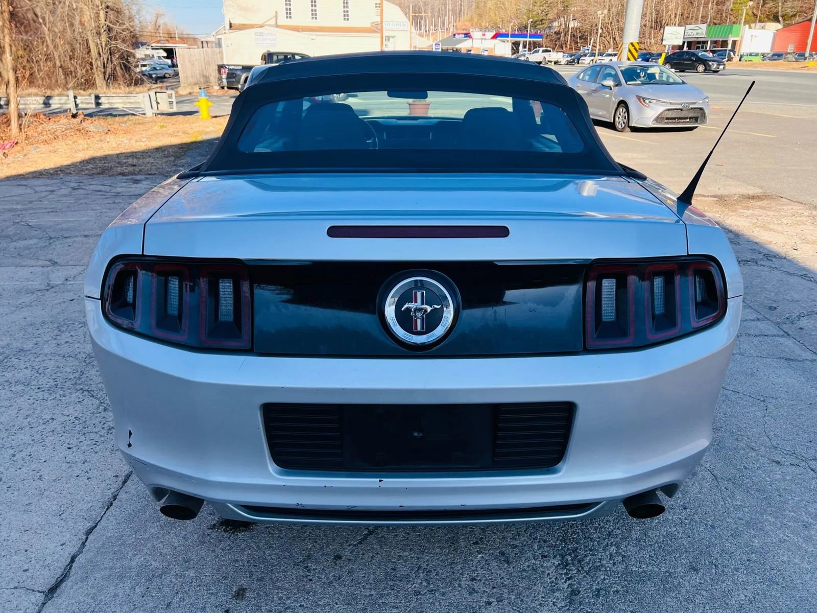 Used 2014 Ford Mustang Convertible image 10