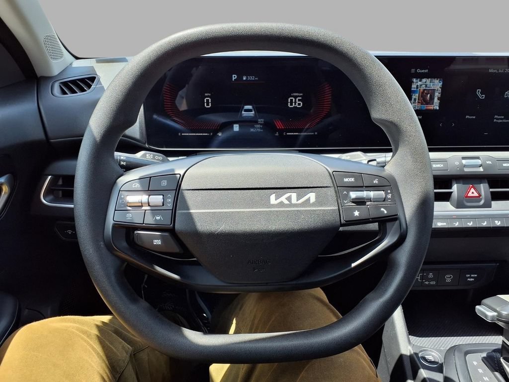 Used 2025 Kia K4 FWD image 16