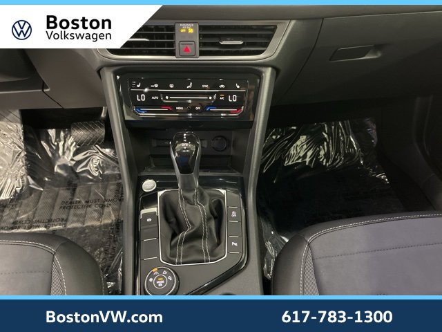 Used 2025 Volkswagen Taos SE image 17