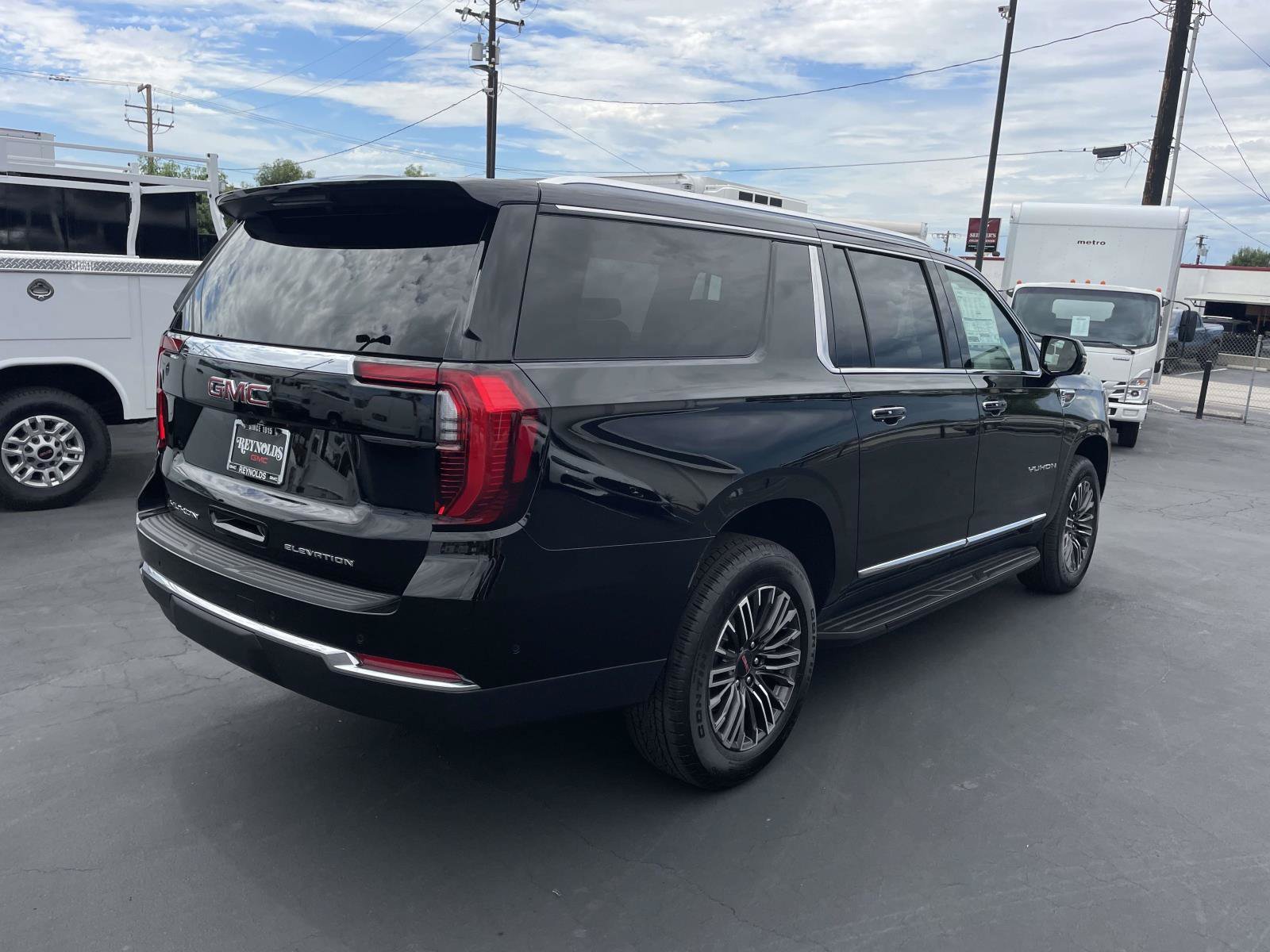 New 2026 GMC Yukon XL Elevation RWD image 5