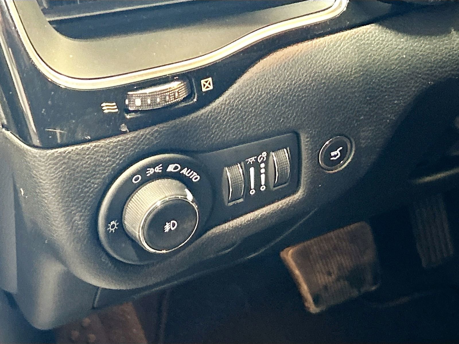 Used 2023 Jeep Cherokee Altitude Lux AWD/4WD image 10