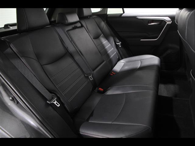 Used 2020 Toyota RAV4 XLE Premium image 16