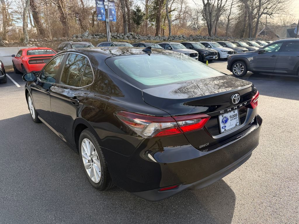 Used 2022 Toyota Camry LE image 5