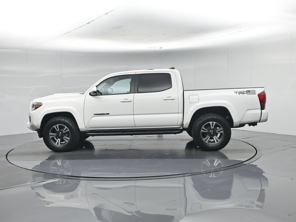Used 2017 Toyota Tacoma TRD Sport w/ Tow Package RWD image 29