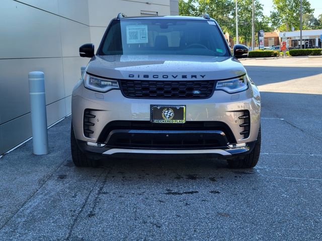 Used 2025 Land Rover Discovery Dynamic SE AWD/4WD image 2