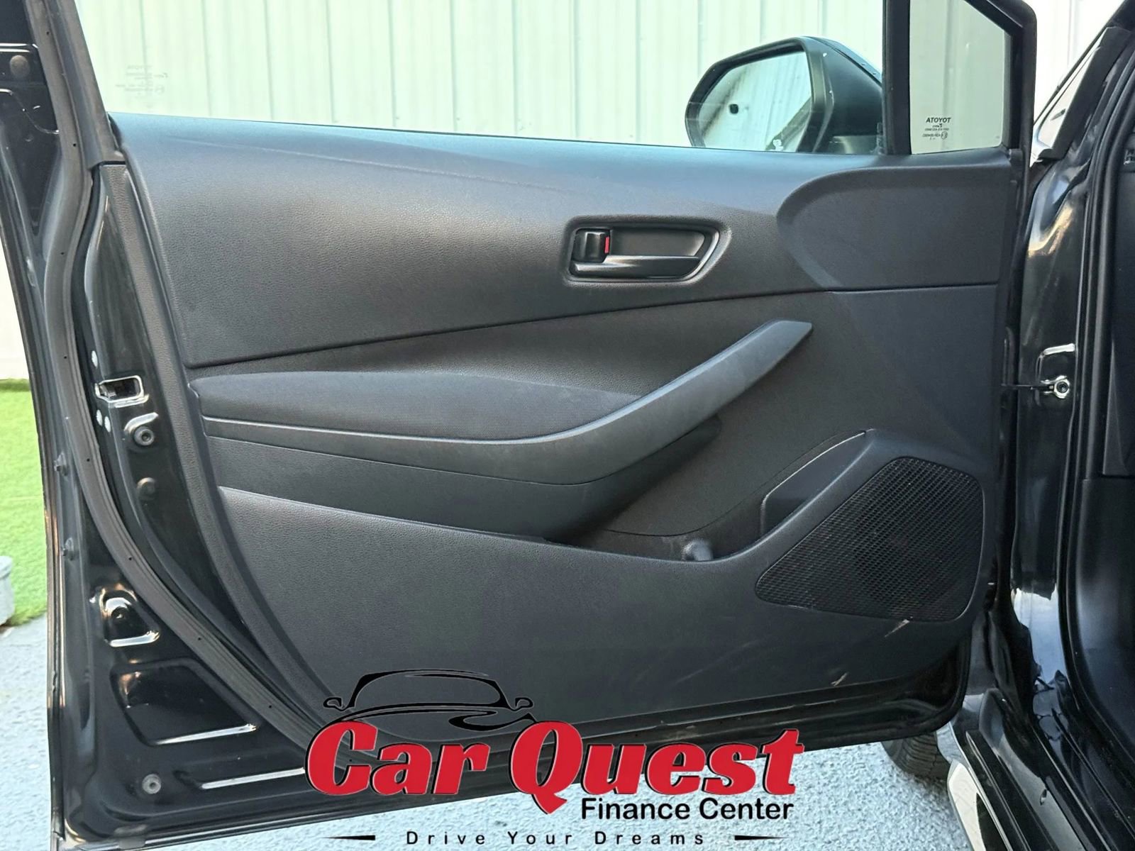 Used 2022 Toyota Corolla LE image 11