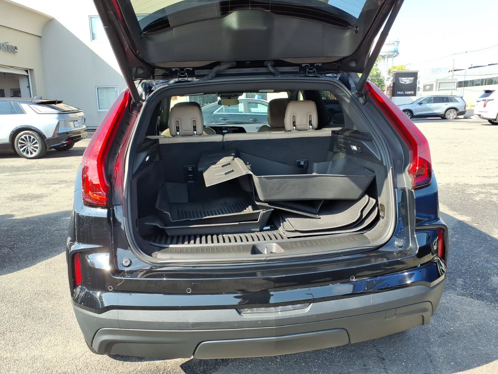 Used 2024 Cadillac XT4 Luxury w/ Cold Weather Package AWD/4WD image 13