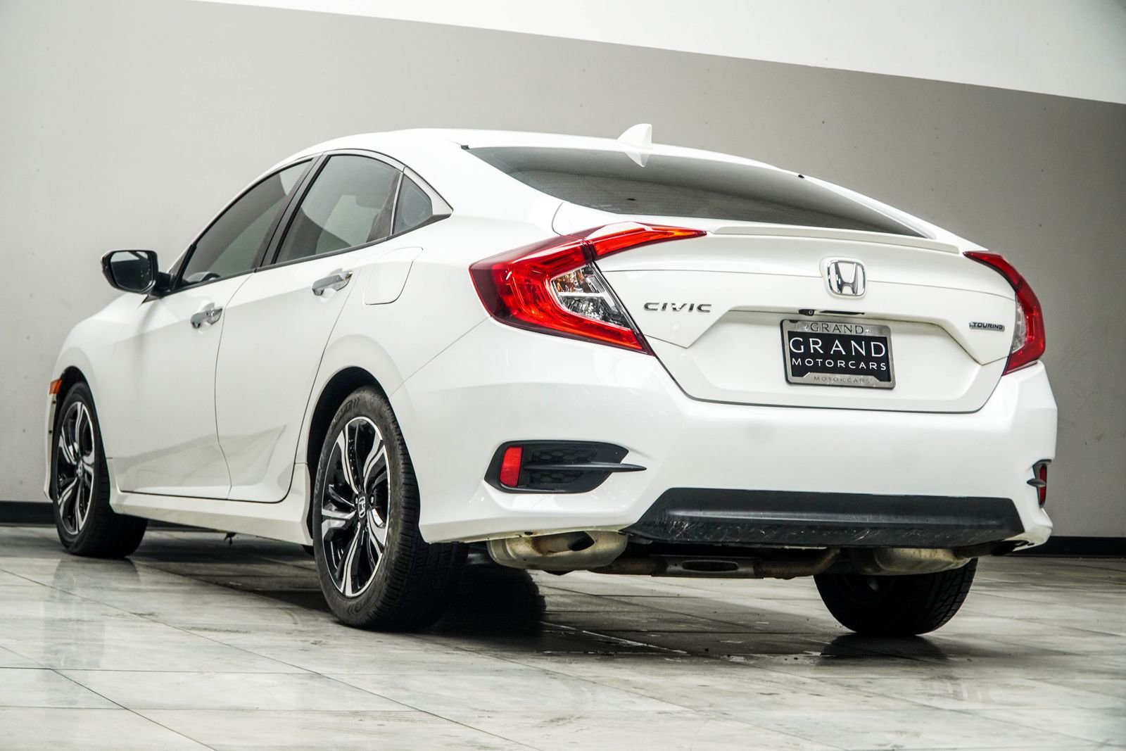 Used 2018 Honda Civic Touring image 10
