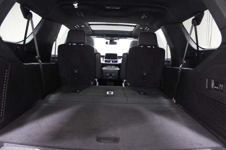 Used 2022 Chevrolet Suburban RST w/ Luxury Package AWD/4WD image 15