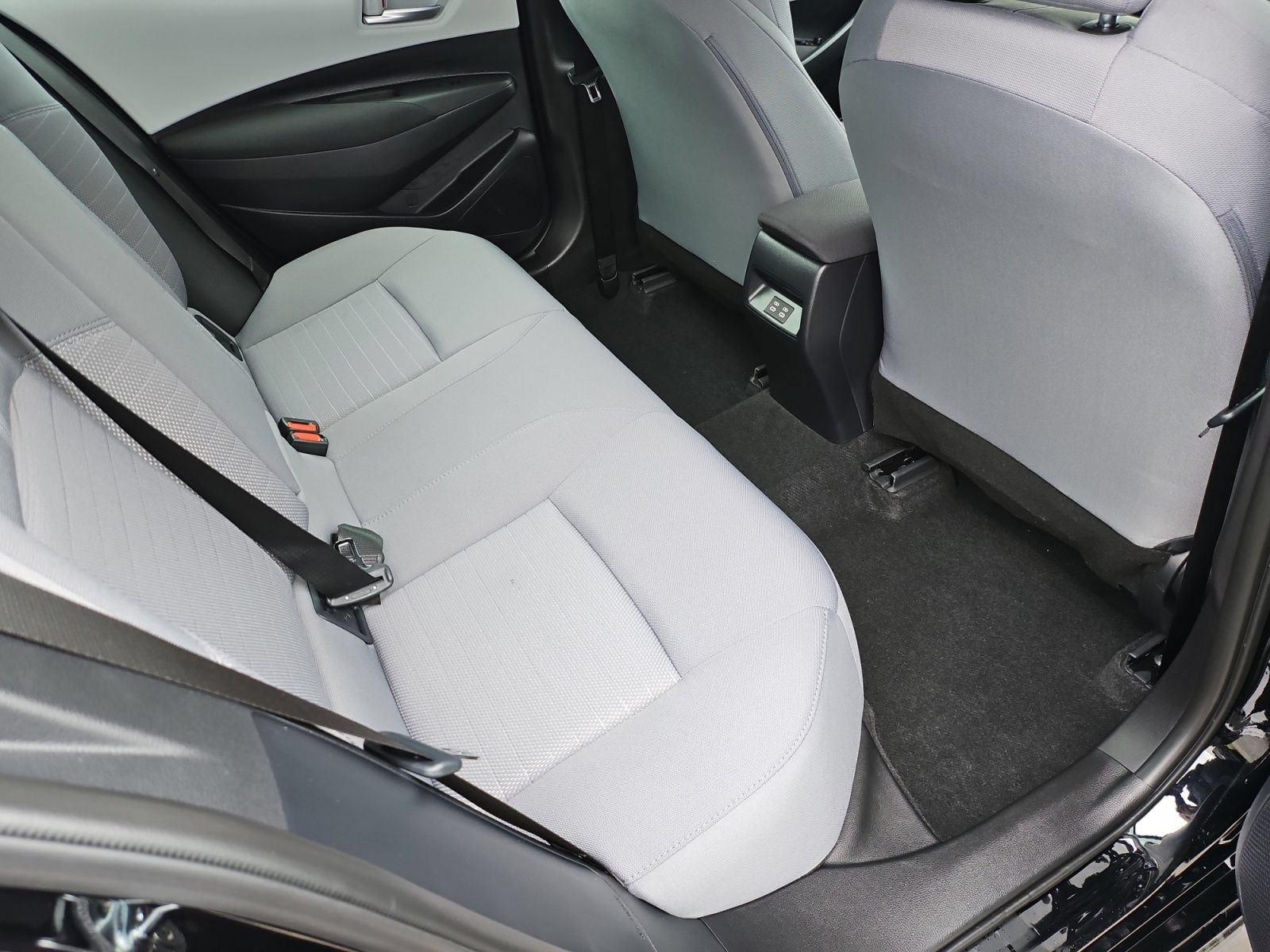 Used 2026 Toyota Corolla SE FWD image 32