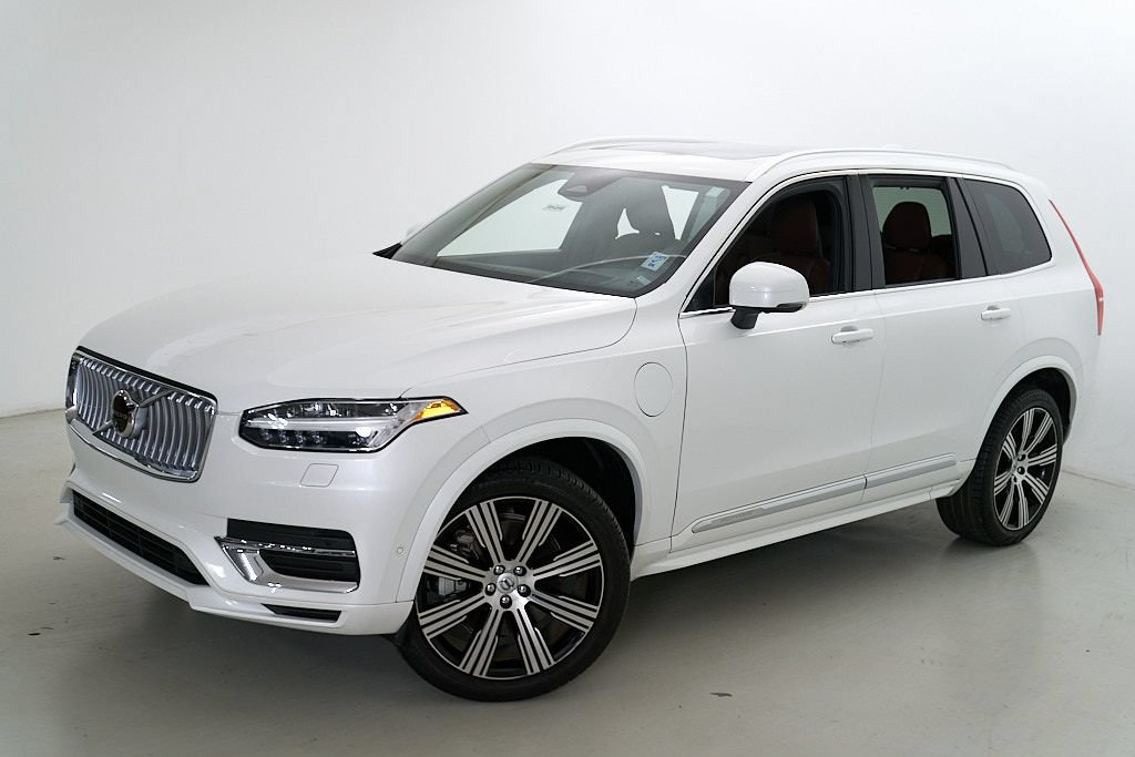 Certified 2024 Volvo XC90 T8 Ultimate AWD/4WD image 3