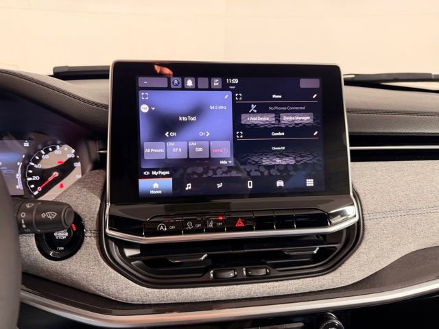 Used 2023 Jeep Compass Latitude image 24