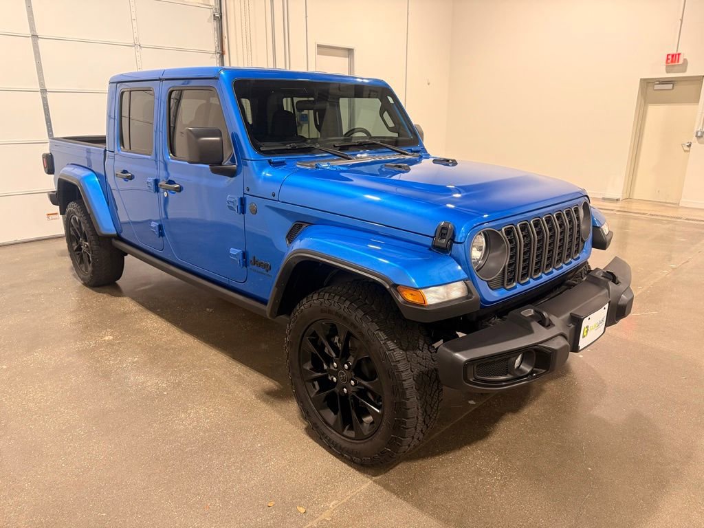 Used 2025 Jeep Gladiator Sport image 3