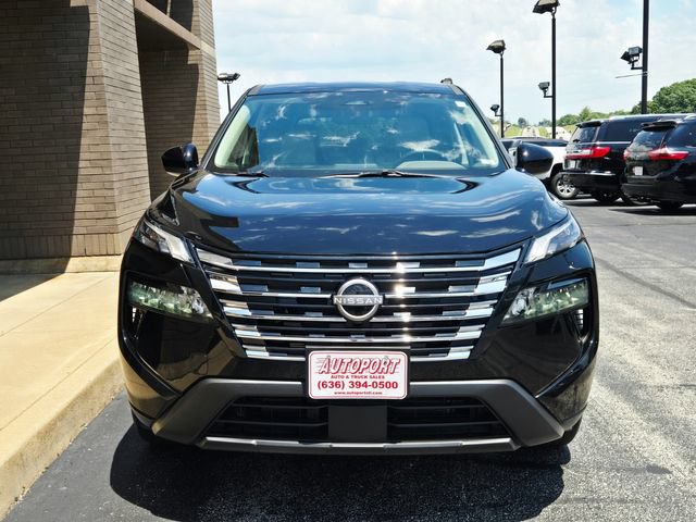 Used 2025 Nissan Rogue SV AWD/4WD image 2