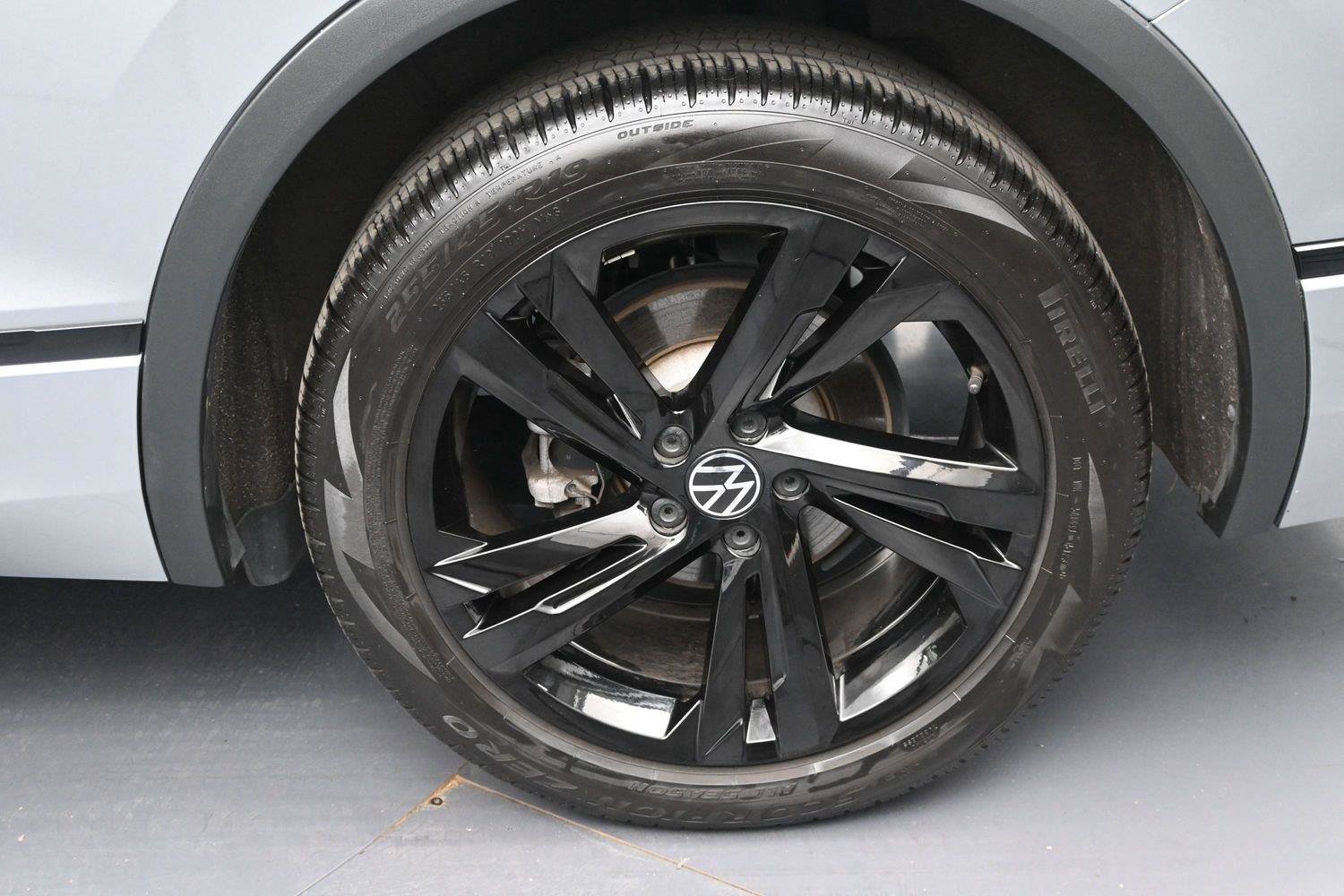 Used 2024 Volkswagen Tiguan SE R-Line AWD/4WD image 11