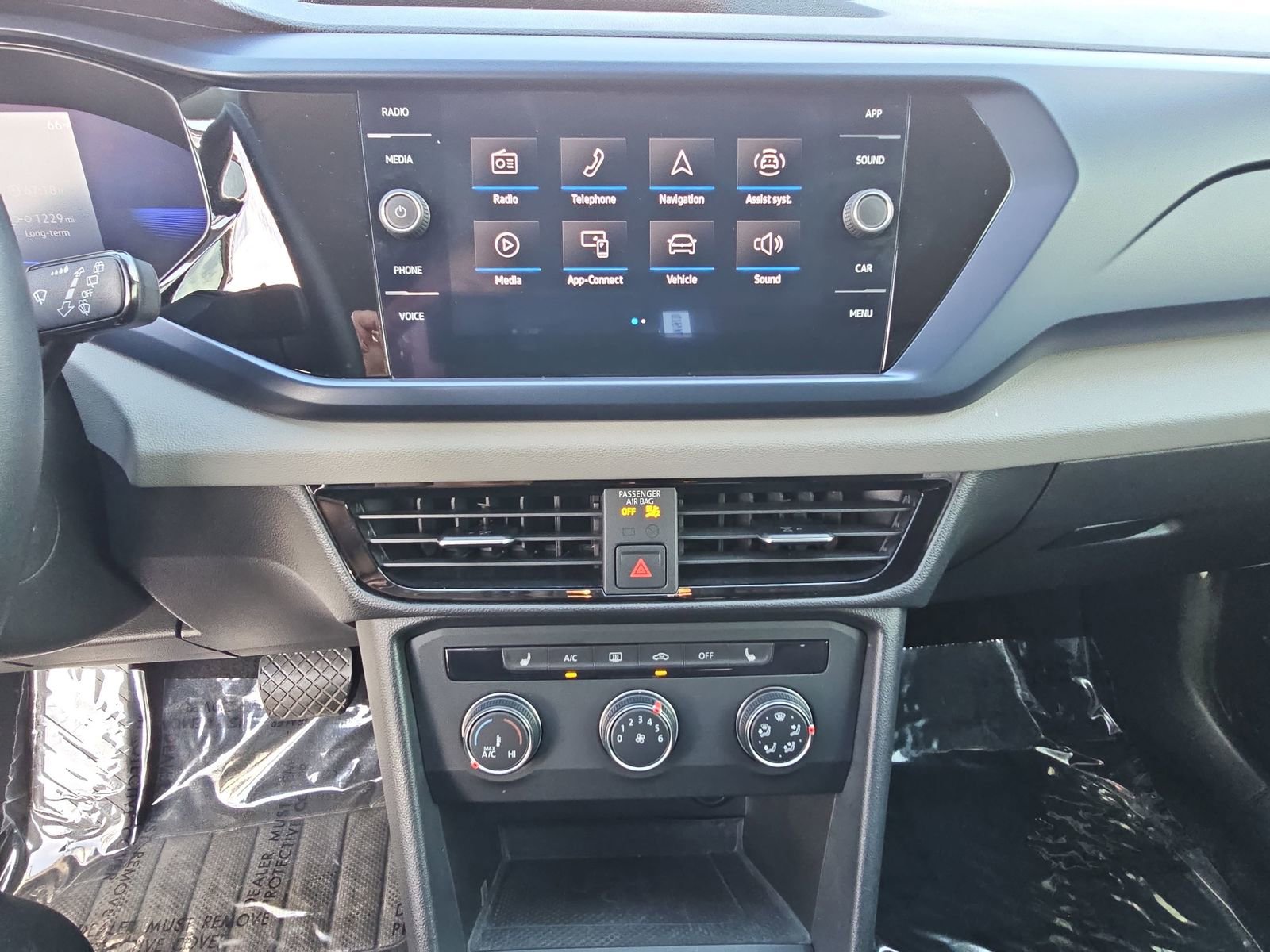Used 2022 Volkswagen Taos SE image 19