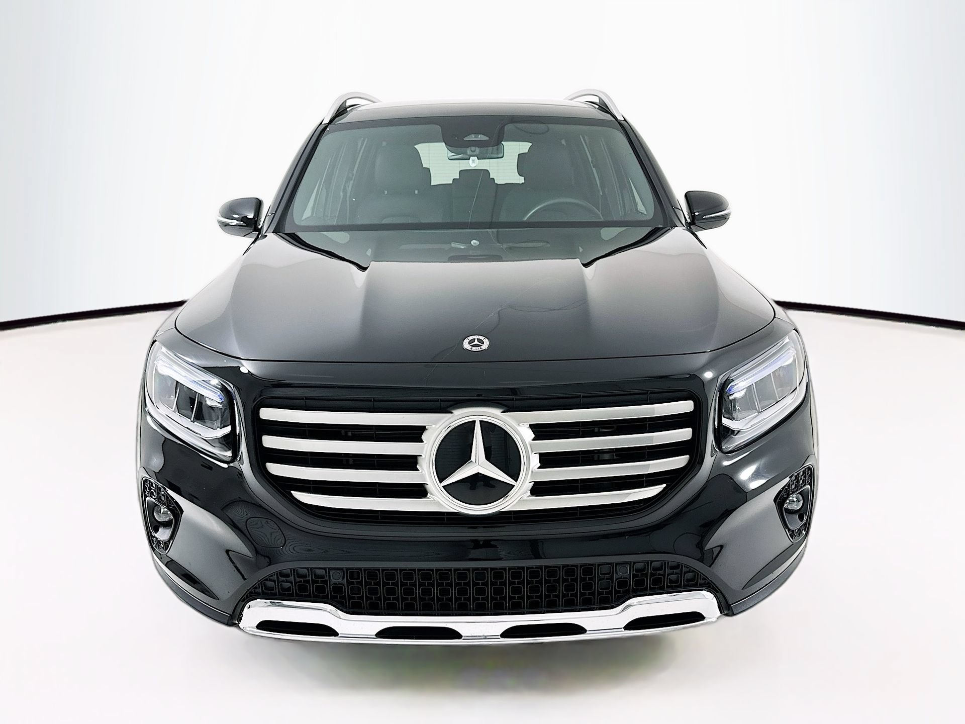 Used 2026 Mercedes-Benz GLB 250 4MATIC image 2