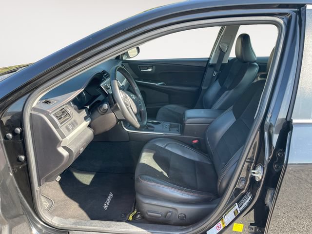 Used 2016 Toyota Camry XSE w/ Moonroof Package FWD image 9