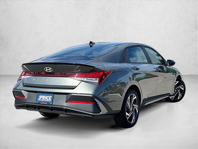 Used 2025 Hyundai Elantra Sport FWD image 2