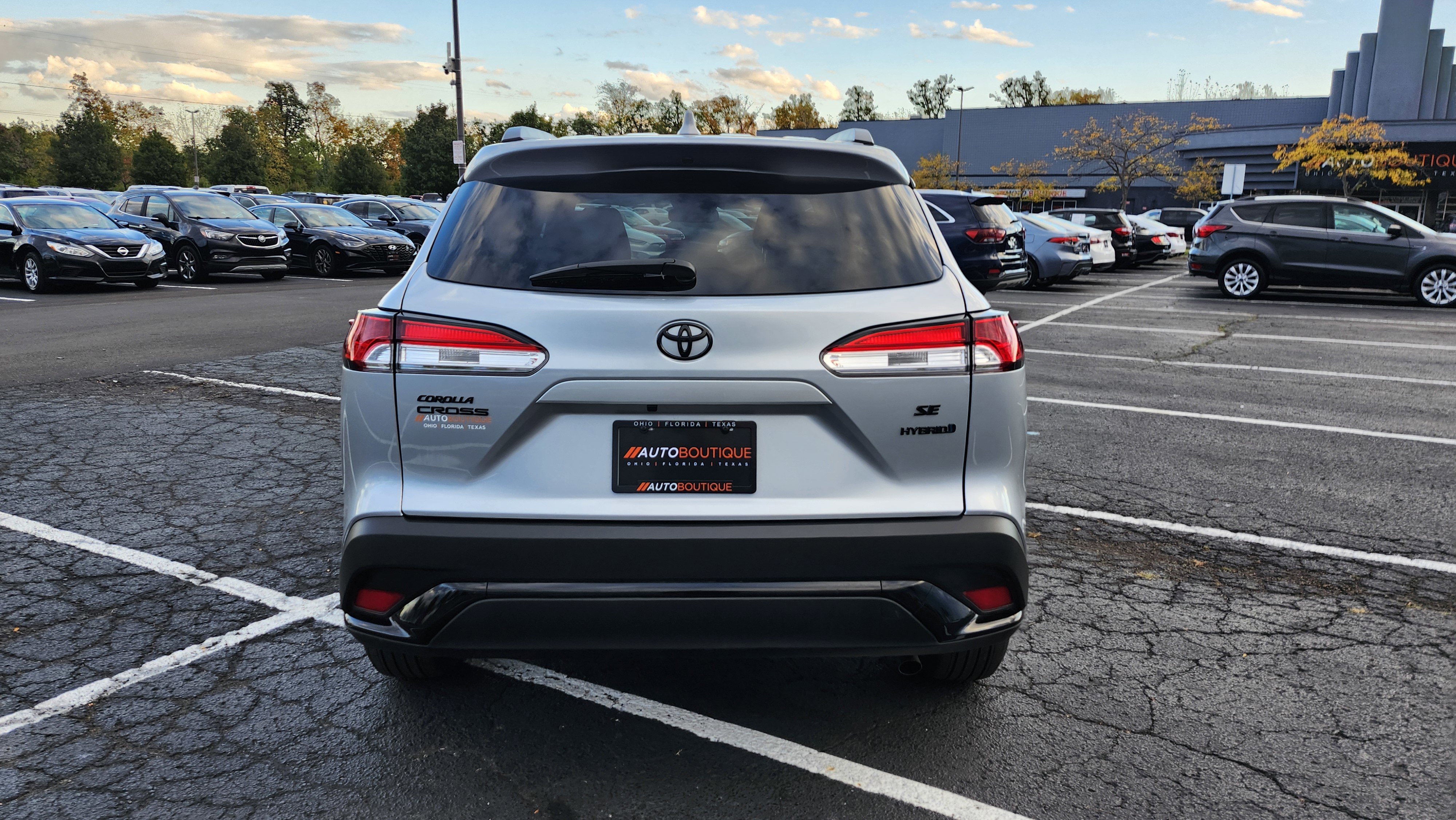 Used 2023 Toyota Corolla Cross SE image 9