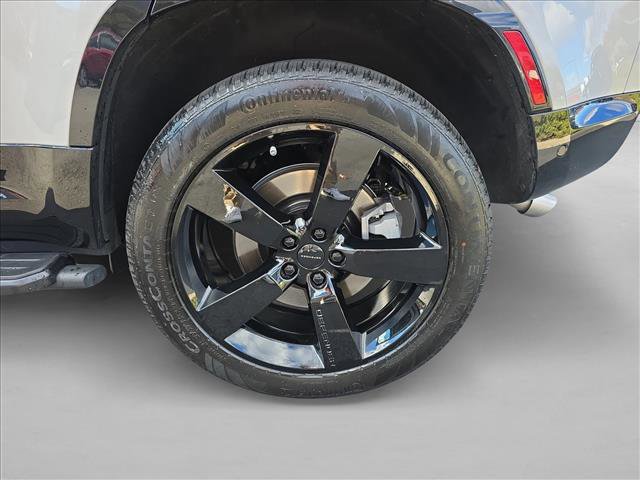 New 2026 Land Rover Defender 110 X-Dynamic SE image 30