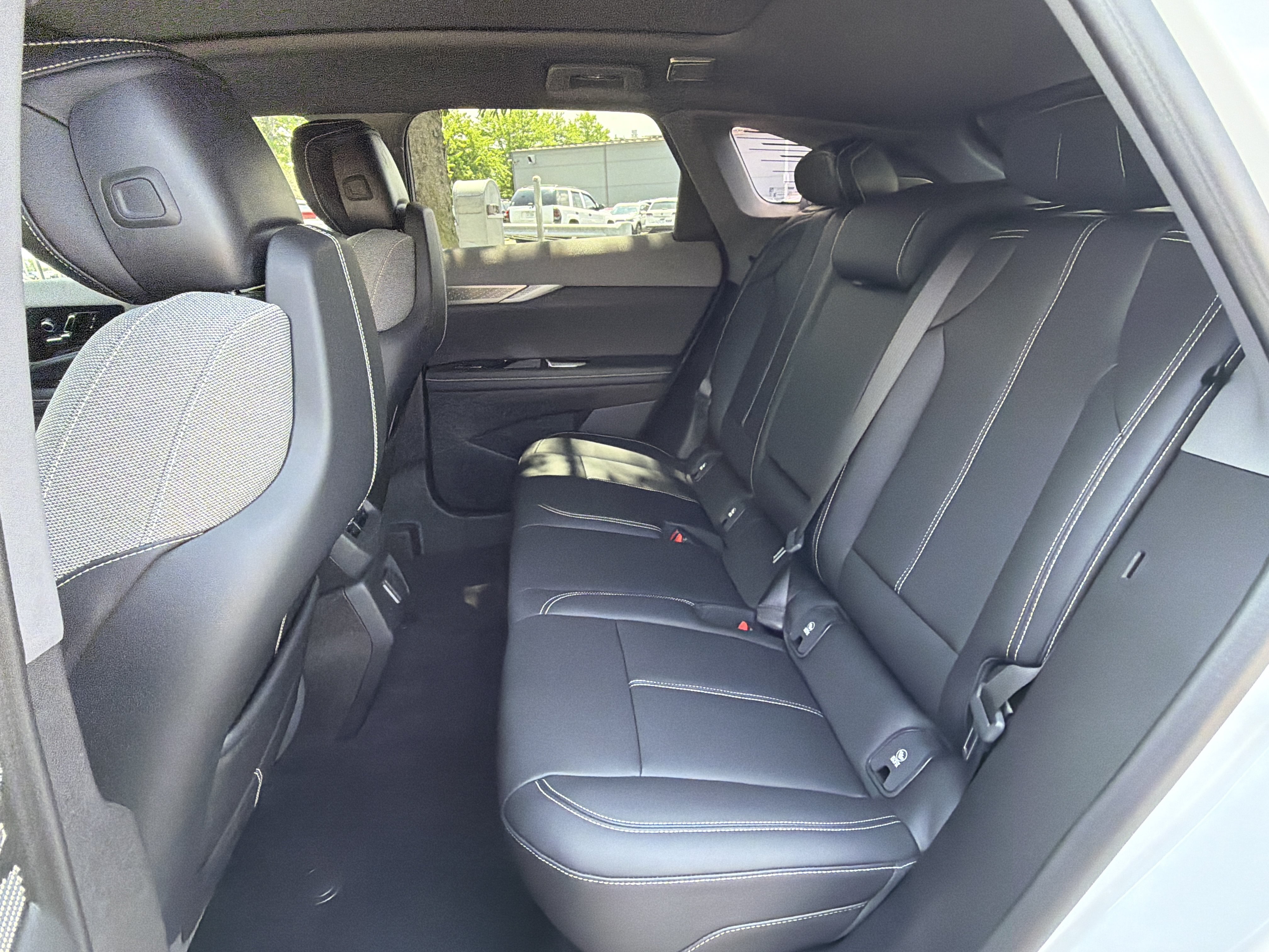 Used 2025 Cadillac Optiq Luxury 1 AWD/4WD image 30