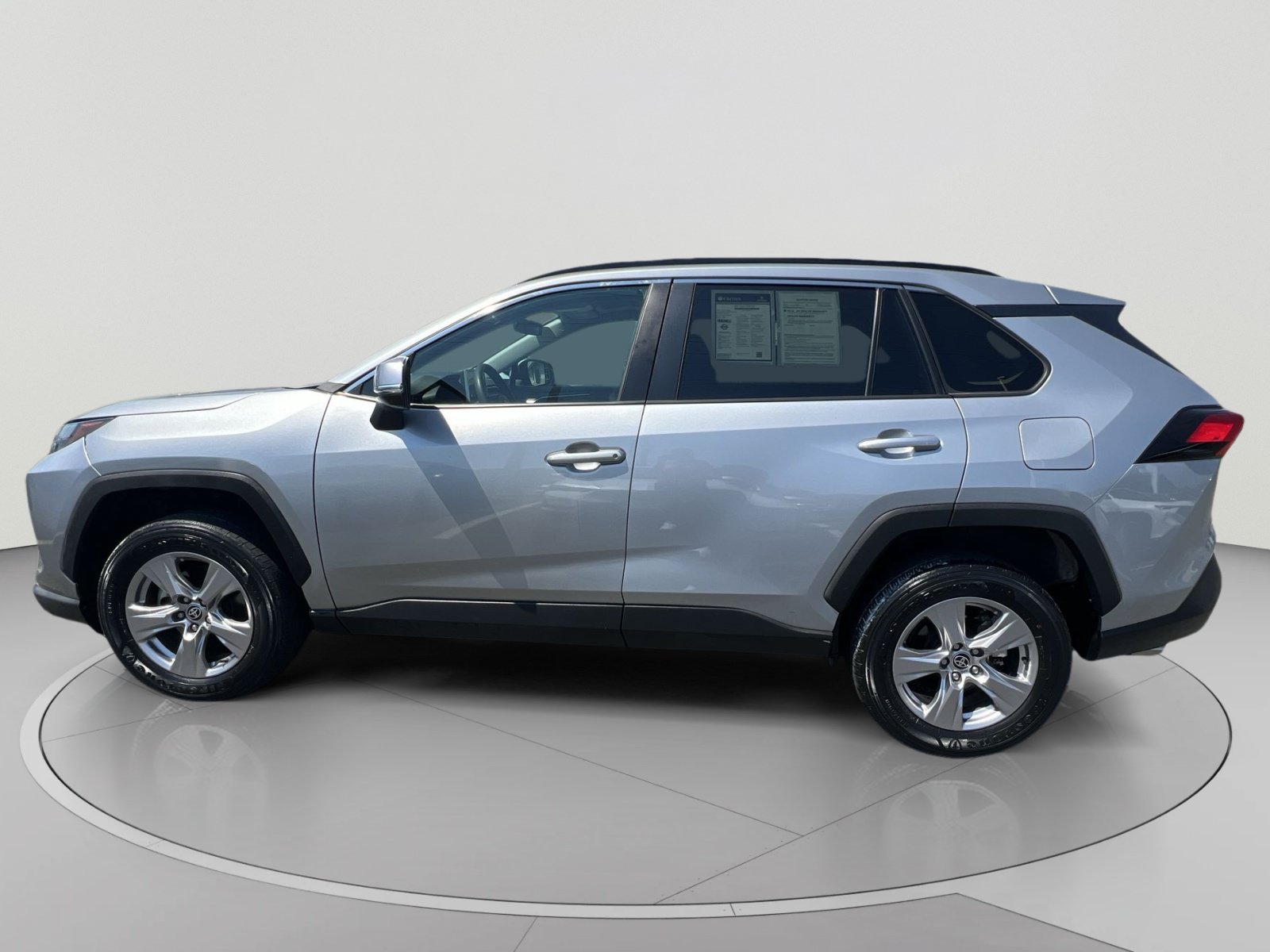 Used 2023 Toyota RAV4 XLE w/ Convenience Package FWD image 2