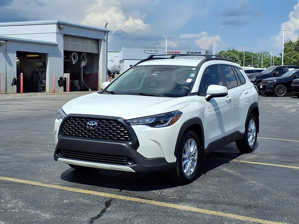 Used 2024 Toyota Corolla Cross LE AWD/4WD image 2