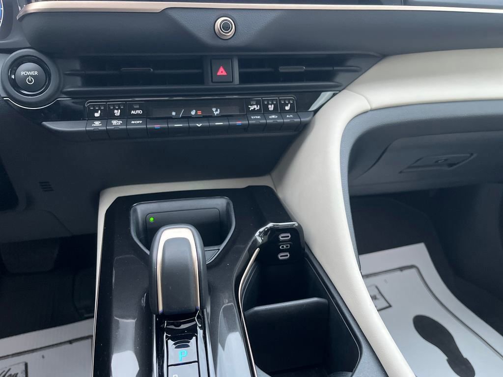 Certified 2025 Toyota Crown Limited image 18