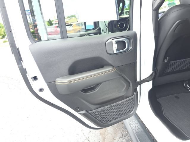 Used 2025 Jeep Wrangler Unlimited Sahara w/ Safety Group AWD/4WD image 31