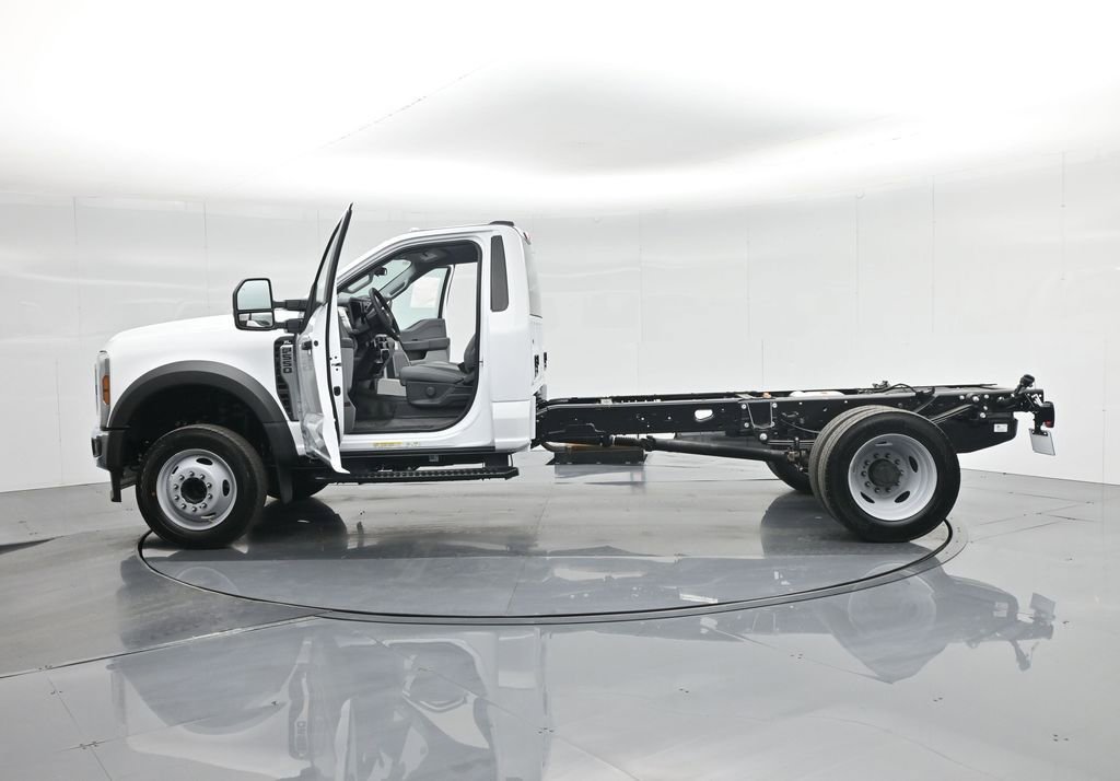 New 2025 Ford F550 XL image 28