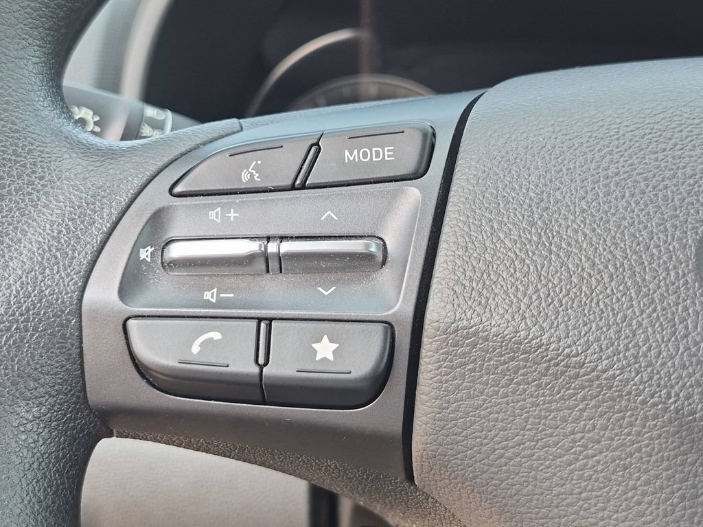 Certified 2022 Hyundai Kona SEL AWD/4WD image 16