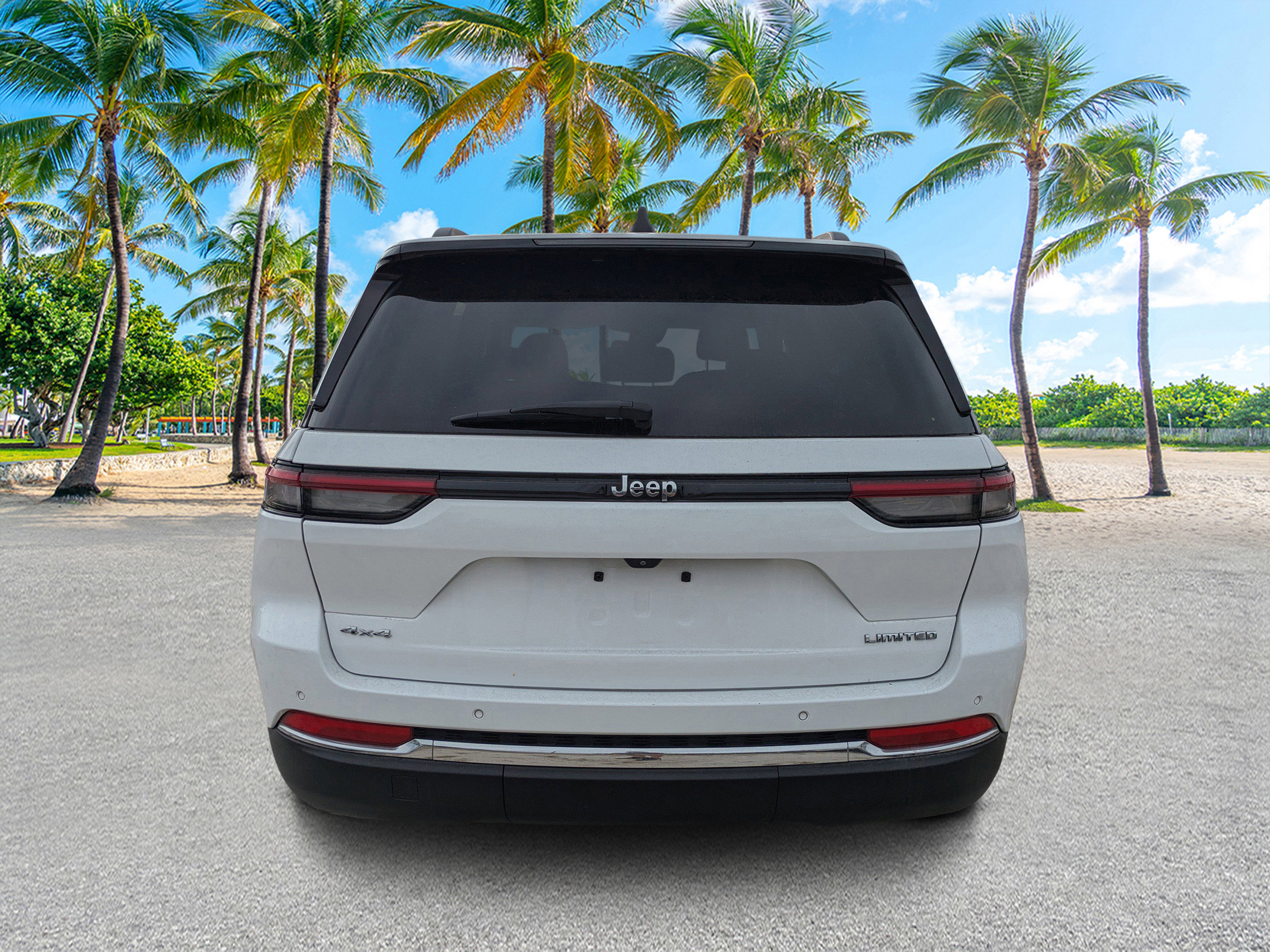 Used 2023 Jeep Grand Cherokee Limited AWD/4WD image 4