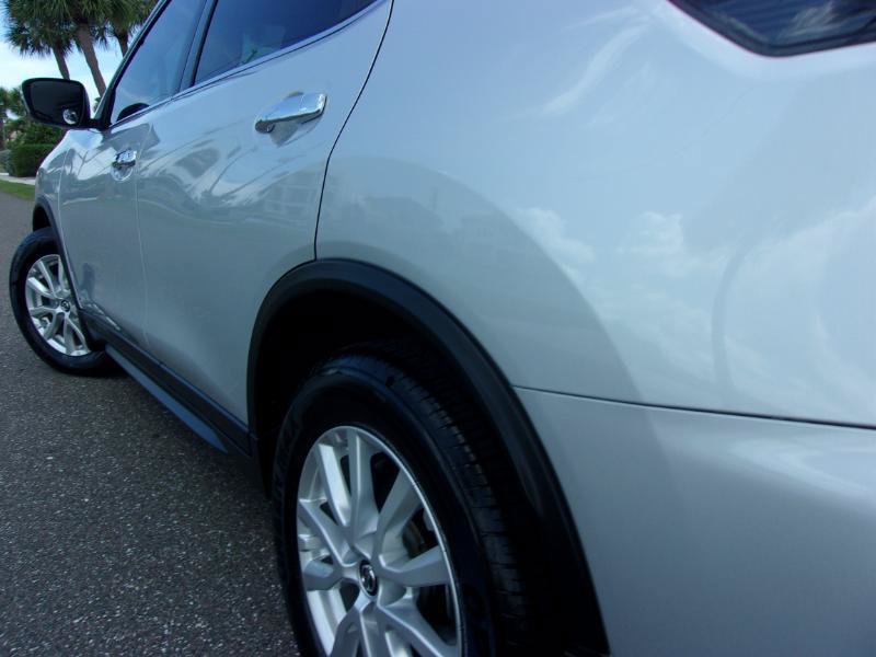 Used 2019 Nissan Rogue S w/ Special Edition Package FWD image 5