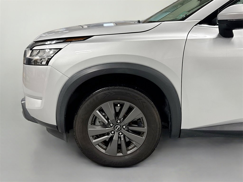 Used 2022 Nissan Pathfinder SV image 11