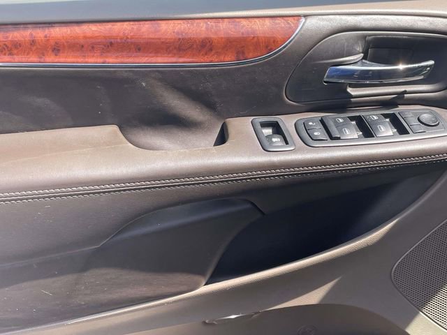 Used 2013 Chrysler Town & Country Touring image 13