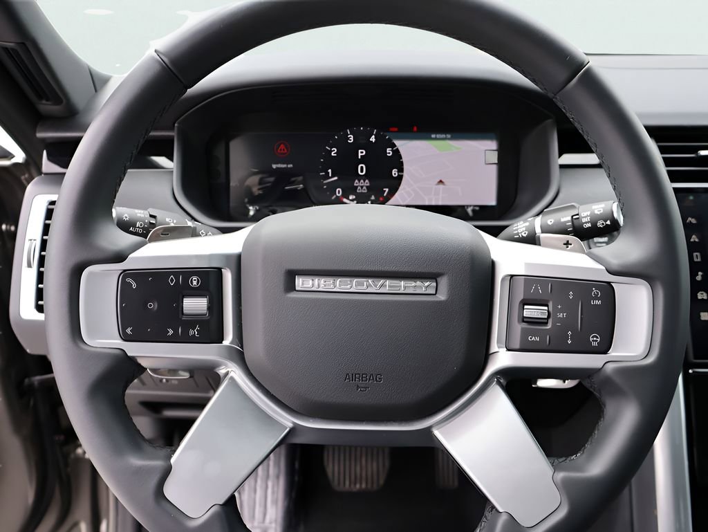 Certified 2025 Land Rover Discovery S AWD/4WD image 31