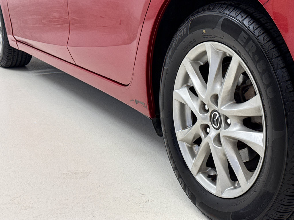 Used 2015 MAZDA MAZDA3 i Grand Touring w/ Appearance Package FWD image 11