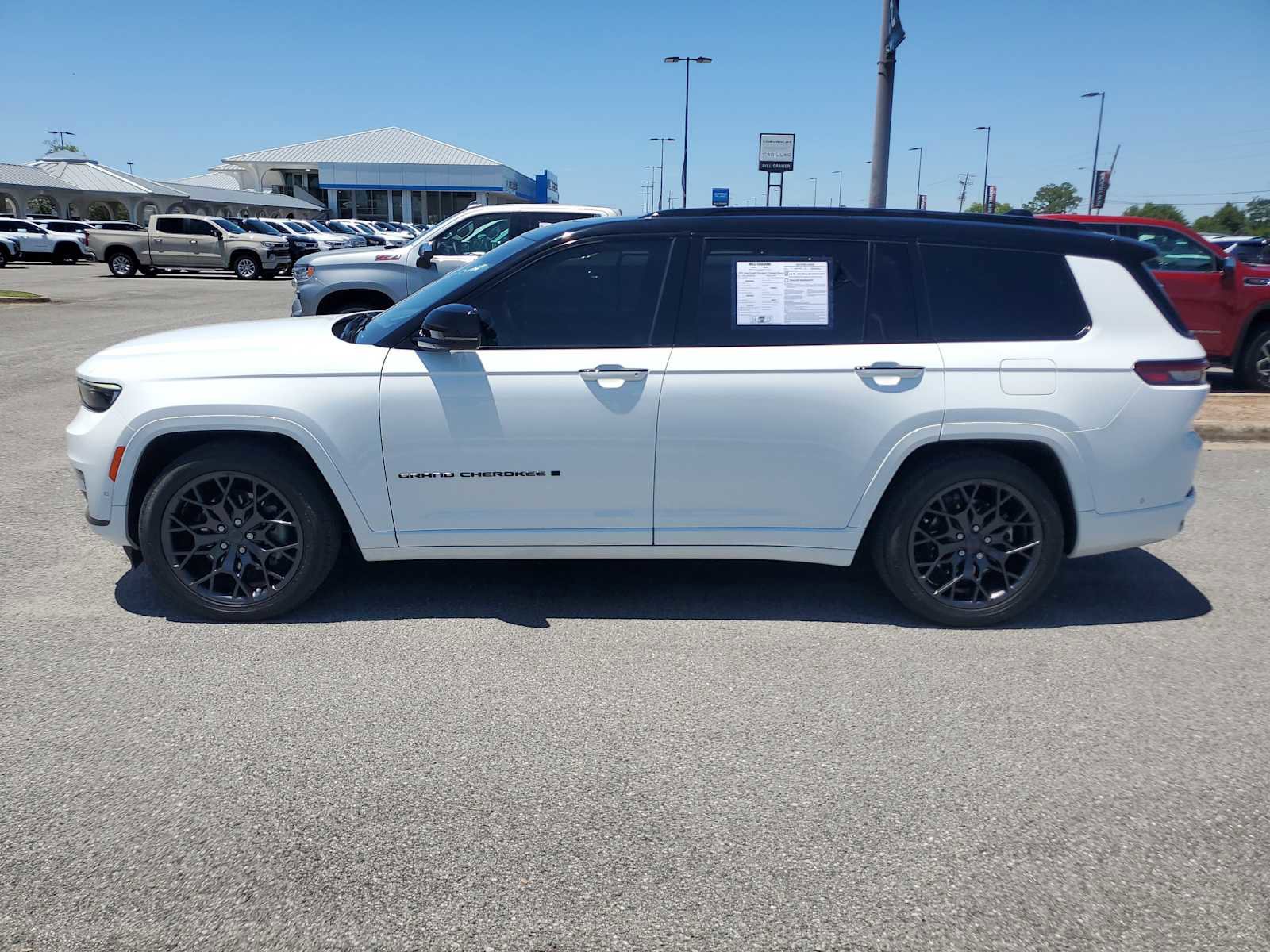 Used 2023 Jeep Grand Cherokee L Summit AWD/4WD image 2