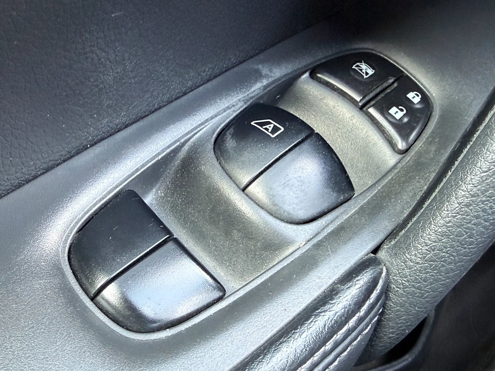 Used 2016 Nissan Rogue S image 23